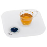 Кухонні ваги Adler AD 3180 – це практичний інструмент для точного зважування з максимальним навантаженням до 10 кг і точністю до 1 г. Оснащені РК-дисплеєм, платформою із загартованого скла, функцією тарування та вимірюванням об’єму рідин (вода, молоко). Є індикатори заряду батареї та перевантаження. Ваги мають протиковзкі ніжки для безпеки, а живляться від батарейок 2х1,5 В (AAA), які входять у комплект.