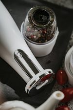 Набір з 3 подрібнювачів для спецій, солі та перцю - USB Adler AD 4449w - Практичний набір подрібнювачів для спецій, солі та перцю з USB-з'єднанням від Adler - Зображення 4