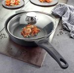 Сковорідка Tiross TS 1237 з кришкою 24 см з литого алюмінію та антипригарним мармуровим покриттям - Зображення 4