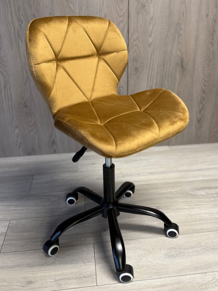 Офісне крісло Lugano коричневого кольору з чорною основою. Комфорт і стиль для вашого офісу та дому - Зображення 5